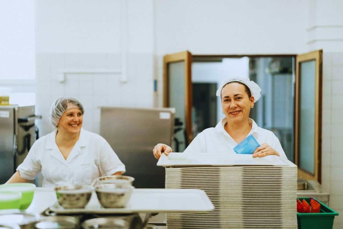 donne in cucina