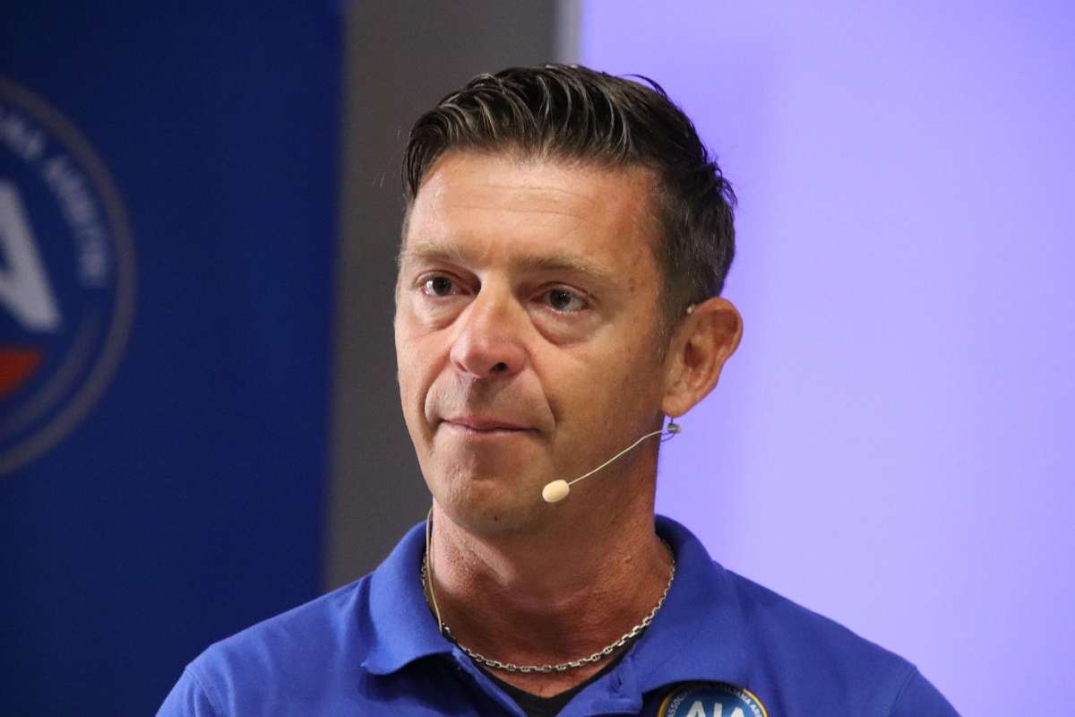 gianluca rocchi seduto