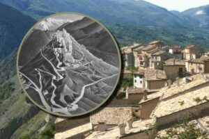 Un borgo abruzzese e, in evidenza, una famosa litografia di Escher